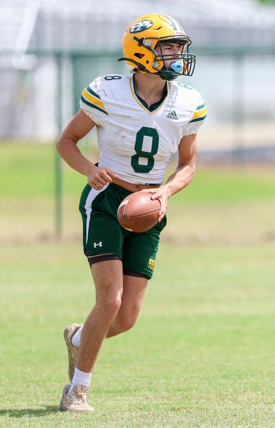 Benz Porter (8) runs with the ball.