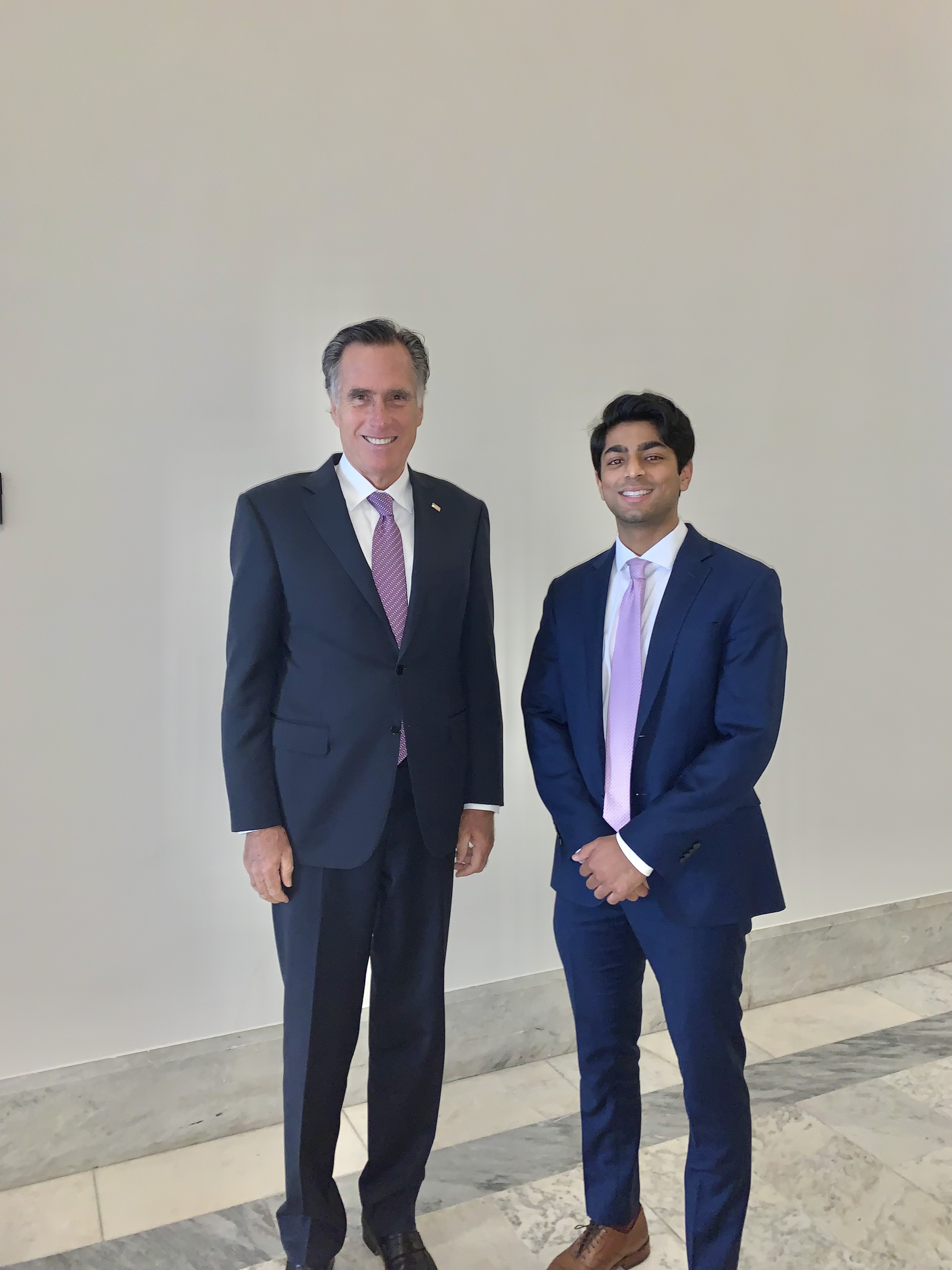 &nbsp;On his way to a press conference, Sunjay Chawla met and talked with Utah Sen. Mitt Romney.