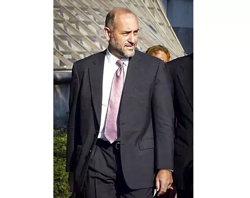 FILE — Attorney Mark Pomerantz arrives at Federal Court in New York, Aug. 12, 2002. Pomerantz, one of two prosecutors in charge of the Manhattan district attorney's criminal investigation into former President Donald Trump, have suddenly resigned throwing the future of the probe into question. (AP Photo/David Karp, File)
