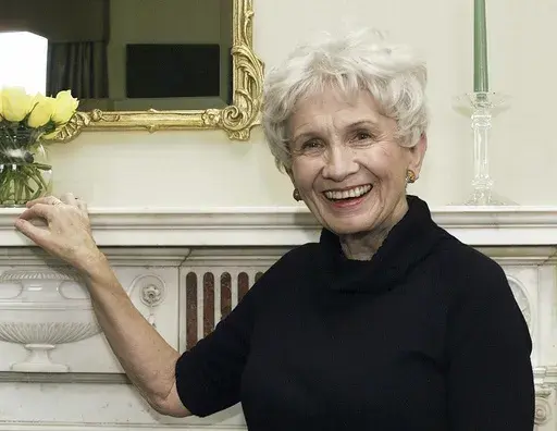 Canadian author Alice Munro poses for a photograph at the Canadian Consulate's residence in New York on Oct. 28, 2002. Munro, the Canadian literary giant who became one of the world’s most esteemed contemporary authors and one of history's most honored short story writers, has died at age 92. (AP Photo/Paul Hawthorne, File)